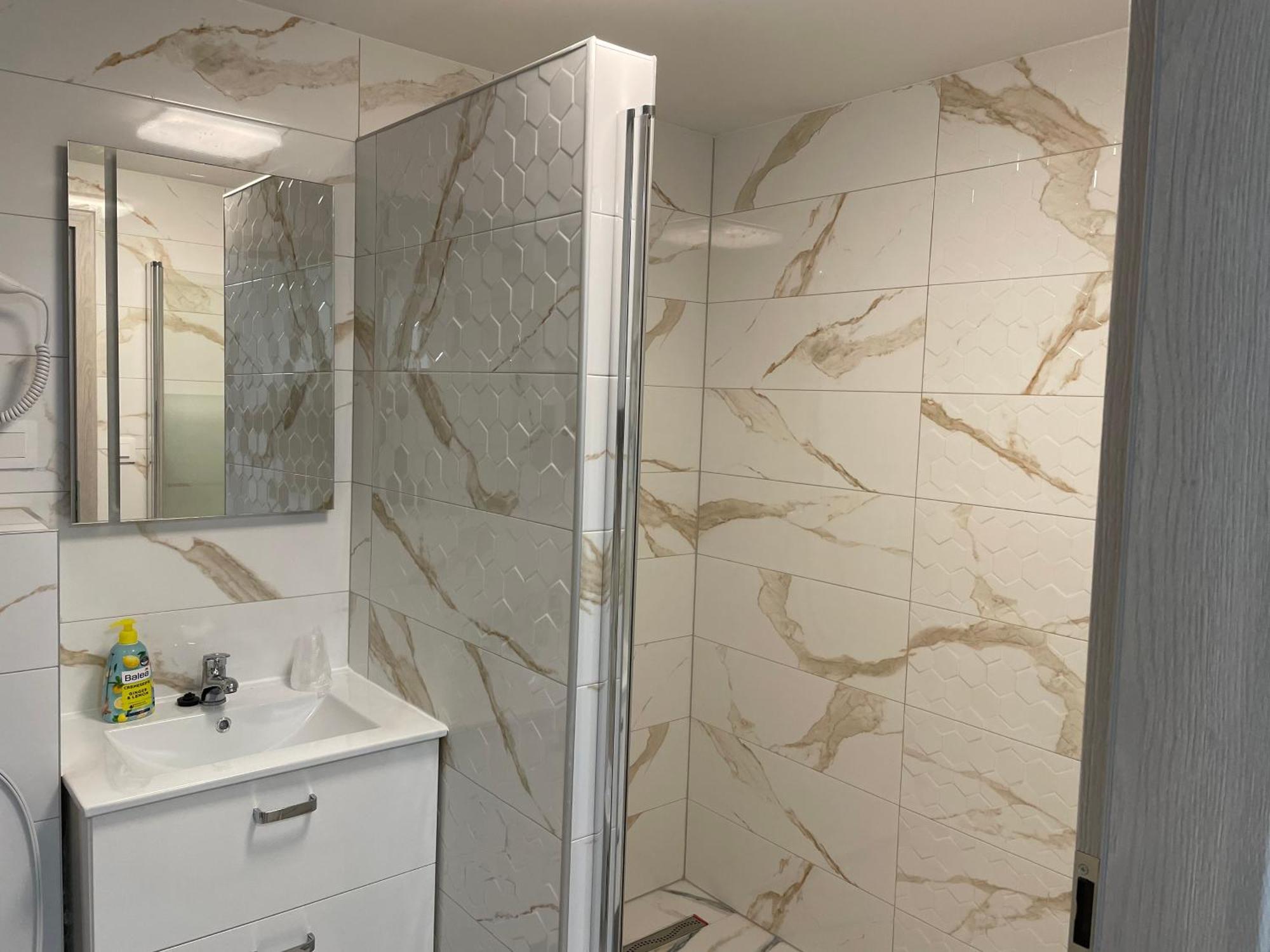 Apartmantt Хеб Екстериор снимка